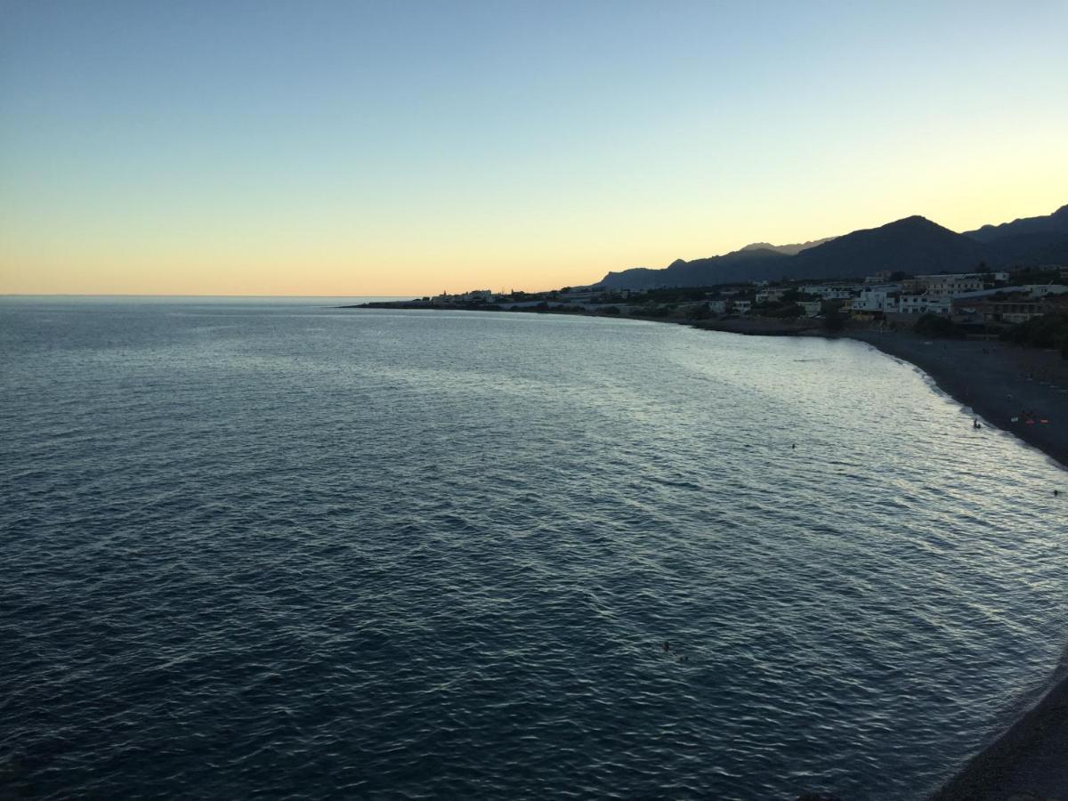 Blue Sea Villa & Apartments Makrýgialos エクステリア 写真