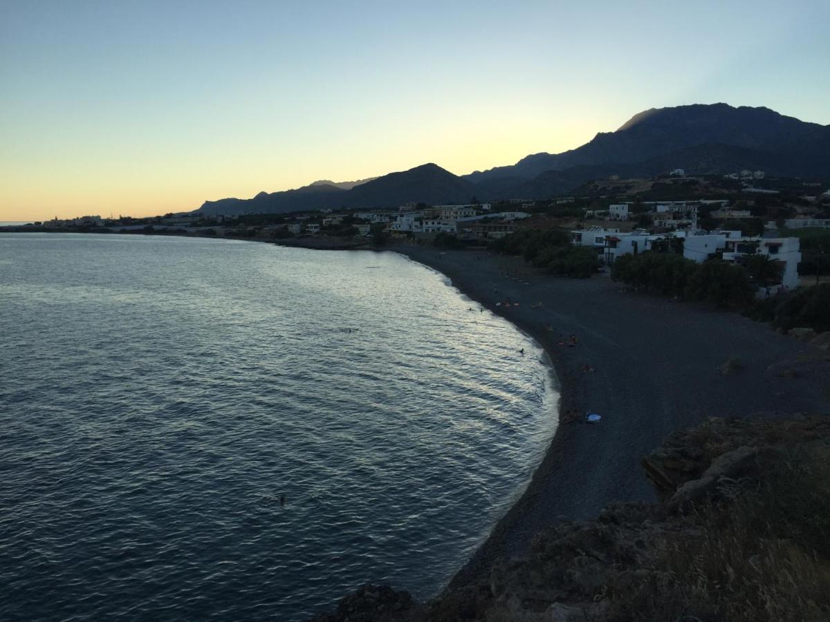 Blue Sea Villa & Apartments Makrýgialos エクステリア 写真