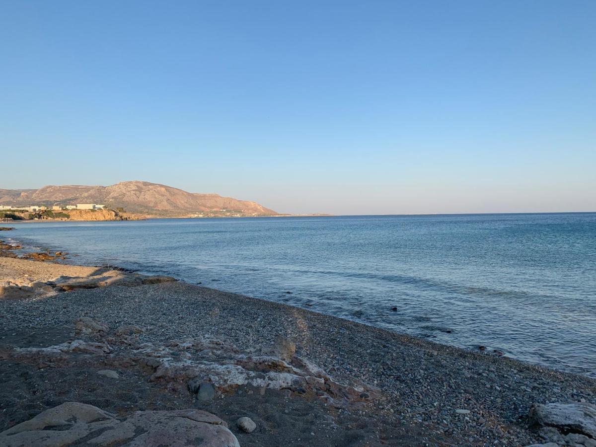 Blue Sea Villa & Apartments Makrýgialos エクステリア 写真