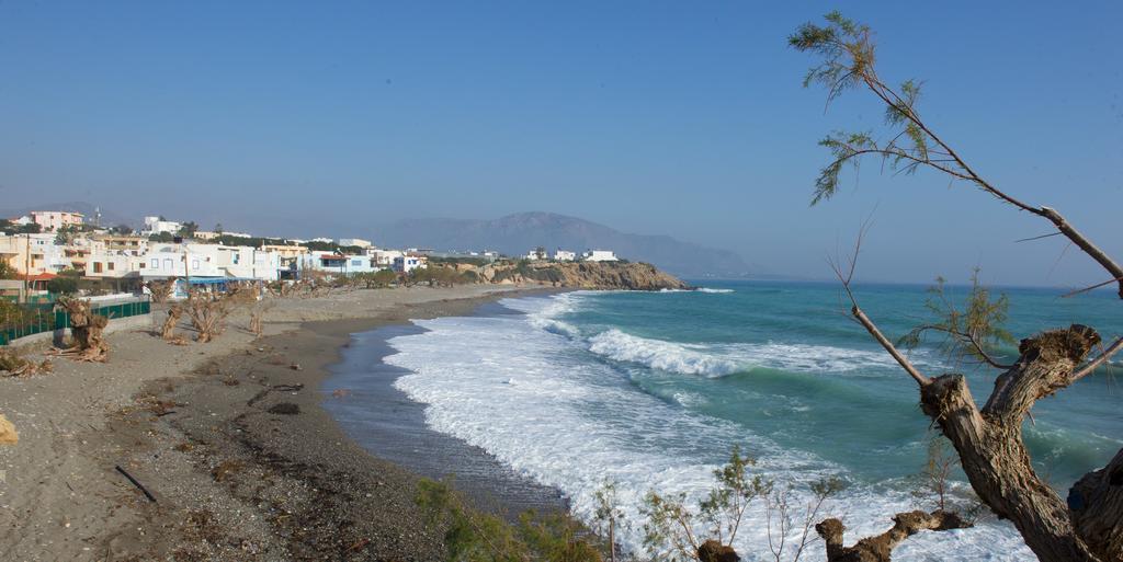 Blue Sea Villa & Apartments Makrýgialos エクステリア 写真